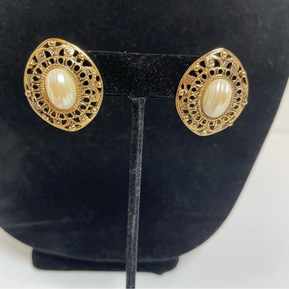 Elegant Gold Tone Filagree and Cream Faux Pearl Earrings - Picture 1 of 6
